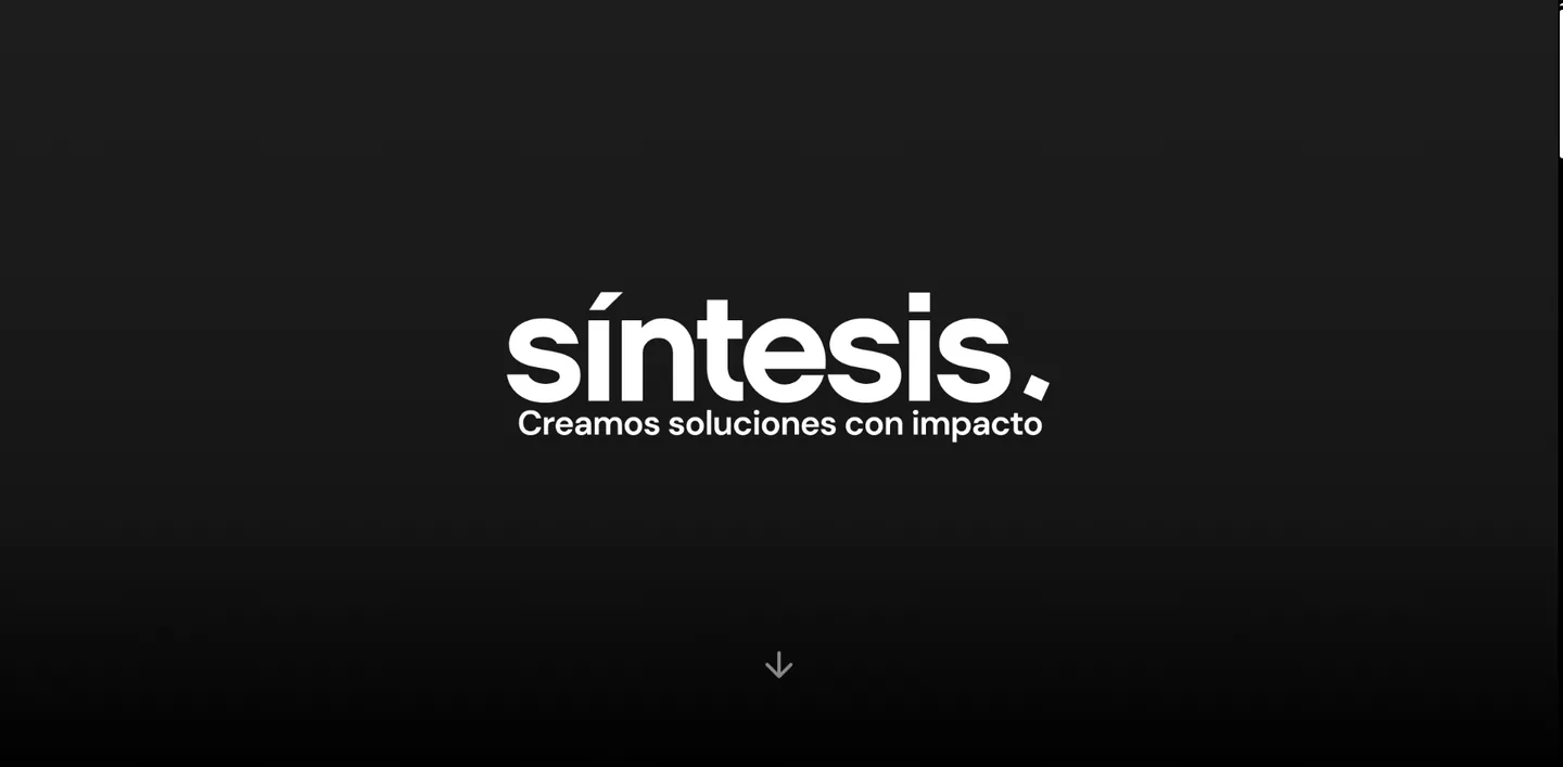 Portada del sitio de la consultora Síntesis: fondo negro con el logotipo tipografico y el lema "Creamos soluciones con impacto".